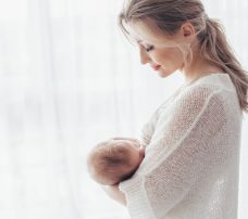 Laserowa korekcja wzroku a ciąża, okres połogu i karmienie piersią