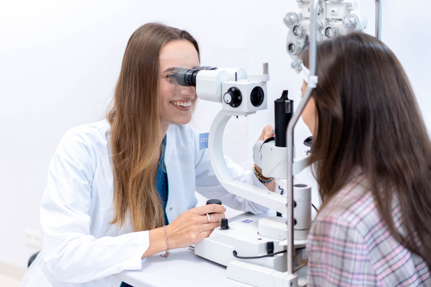 Wylew w oku podspojówkowy ️ objawy, przyczyny i leczenie