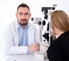 Laserowa korekcja wzroku – gdzie najlepiej przeprowadzić zabieg? 