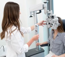 Wysiłek fizyczny po laserowej korekcji wzroku – kiedy i jak bezpiecznie wrócić do aktywności? Rekonwalescencja po zabiegu