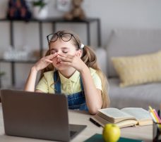 Jaskra u dzieci – jakie są jej objawy i sposoby leczenia? Sprawdź!
