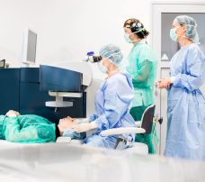 Laserowa korekcja wzroku – szansa dla kandydatów do służb mundurowych i zawodów wymagających perfekcyjnego widzenia