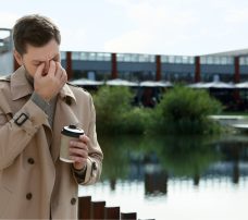 Tarcza zastoinowa, czyli obrzęk tarczy nerwu wzrokowego – przyczyny, objawy i sposoby leczenia