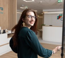 Laserowa korekcja wzroku – szansa dla kandydatów do służb mundurowych i zawodów wymagających perfekcyjnego widzenia