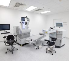 Laserowa korekcja wzroku – szansa dla kandydatów do służb mundurowych i zawodów wymagających perfekcyjnego widzenia