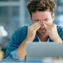 Ból oka – przyczyny, rodzaje i najczęstsze schorzenia. Kiedy iść do lekarza?